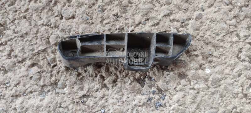 Zadnji levi nosac branika za Toyota RAV 4 od 2012. do 2019. god.