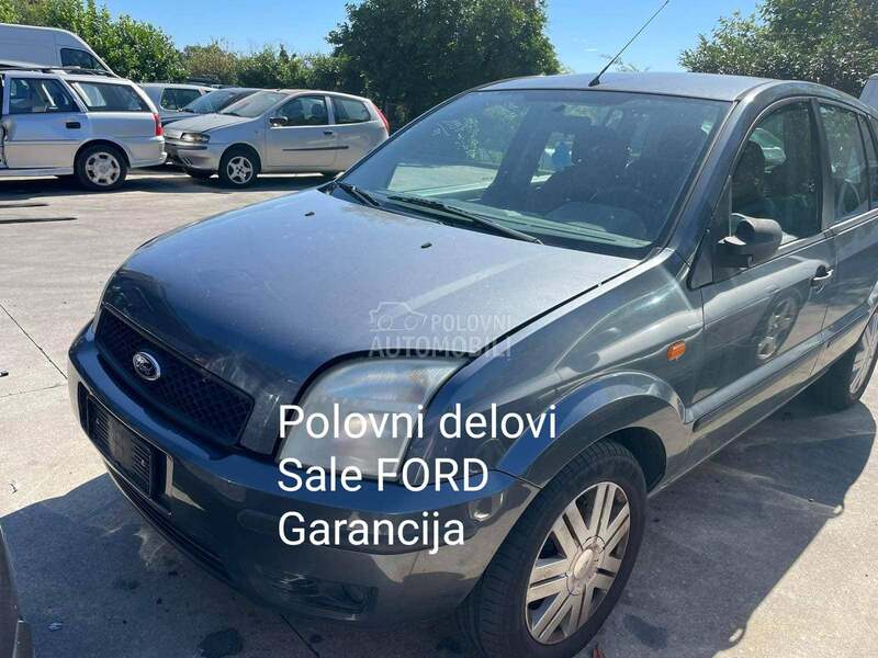 plastike oko maglenki za Ford C-Max, Fiesta, Focus ... od 2003. do 2005. god.