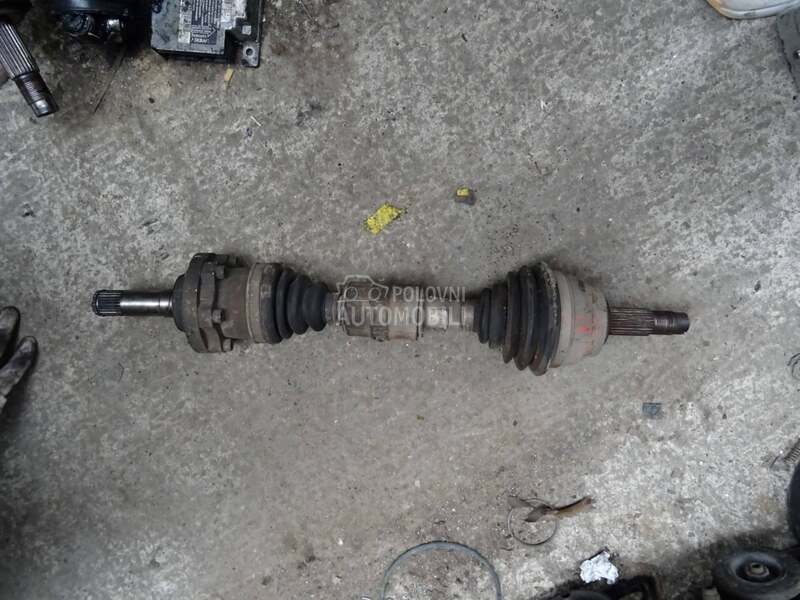 Poluosovina leva 1.9 jtd za Fiat Multipla