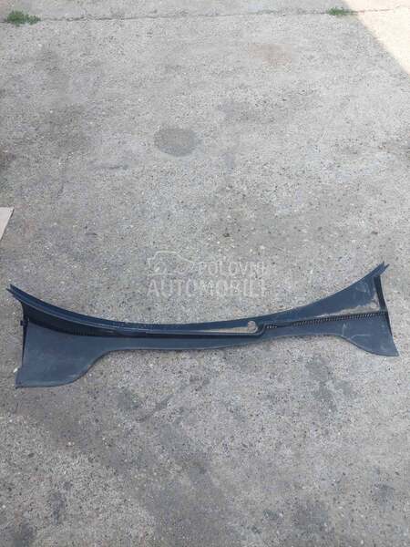 Plastika oko brisaca za Volkswagen Golf 6