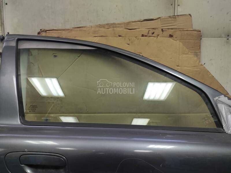 Staklo prednjih desnih vrata za Volvo S60, V70 za 2005. god.