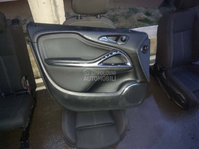 enterier za Opel Zafira za 2012. god.