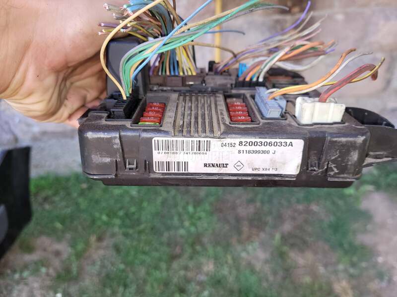 upc bsi modul sa osiguracima za Renault Grand Scenic, Megane, Scenic od 2002. do 2009. god.