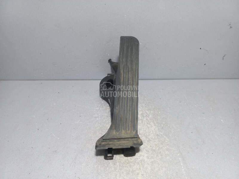 PAPUCICA GASA za Volkswagen Golf 5