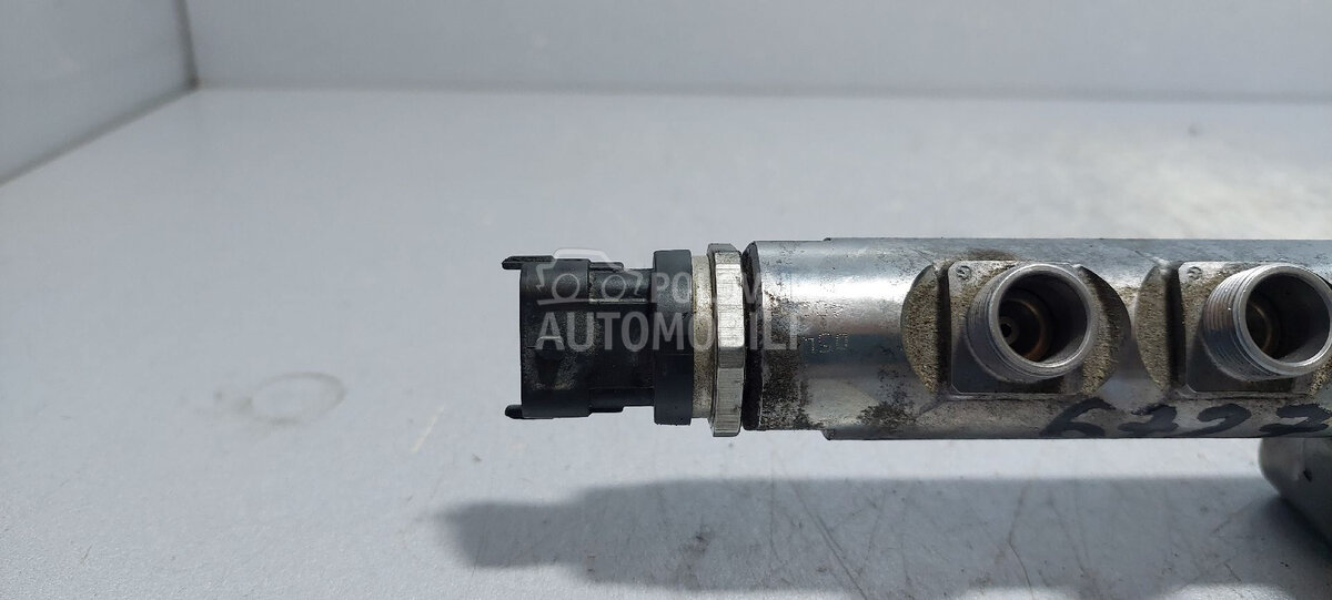 SENZOR PRITISKA GORIVA za Volvo V70 - 0281002995