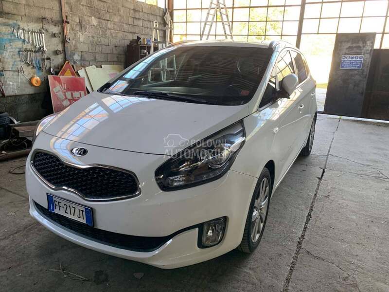 Kia Carens 2015. god. -  kompletan auto u delovima