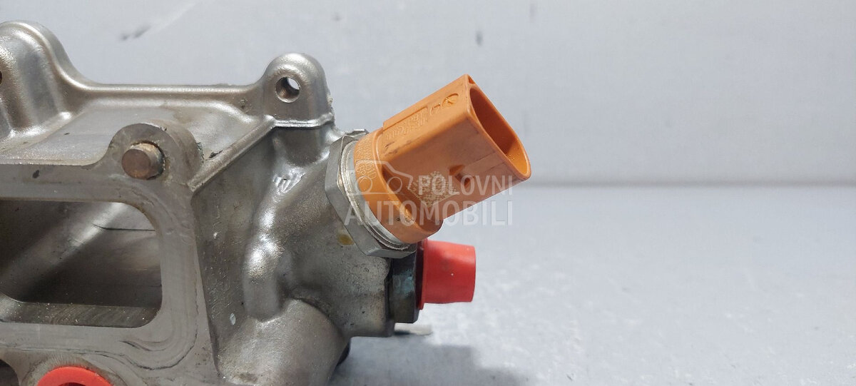 SENZOR PRITISKA GORIVA za Volkswagen Passat B7 - 06J906051D