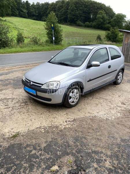 Opel Corsa C 2002. god. -  kompletan auto u delovima