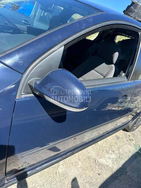 Retrovizor levi za Volkswagen Golf 5 od 2004. do 2008. god.
