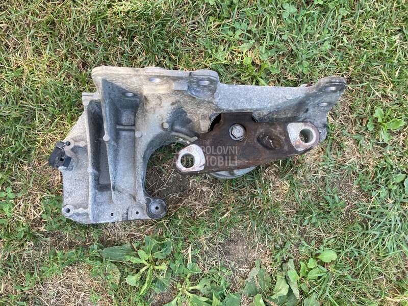 Drzac motora bocni za Nissan Qashqai