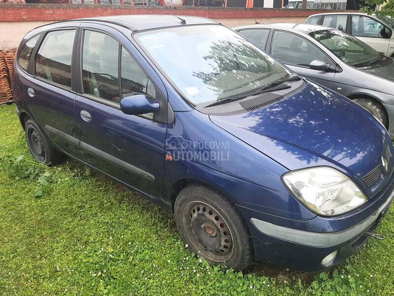 Renault Scenic 1,6i 2002. god. -  kompletan auto u delovima