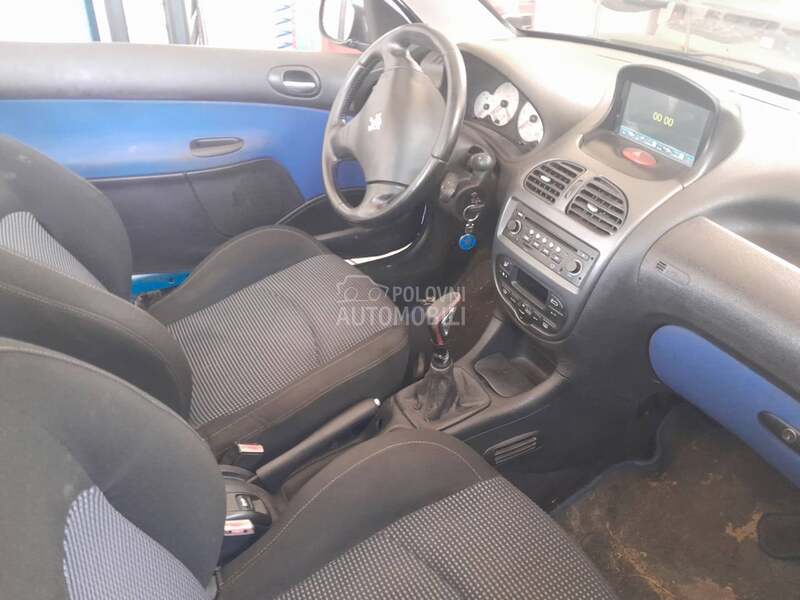 Unutrašnja brava, kvaka 206 cc za Peugeot 206 od 2001. do 2006. god.