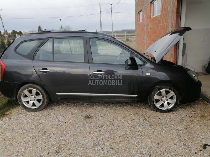 Kia Carens 2.0D 2008. god. -  kompletan auto u delovima