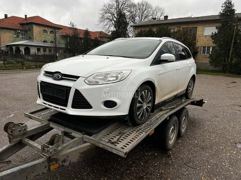 Ford Focus 2014. god. -  kompletan auto u delovima