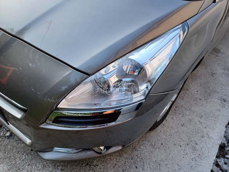 FAROVI za Peugeot 5008 od 2009. do 2014. god.