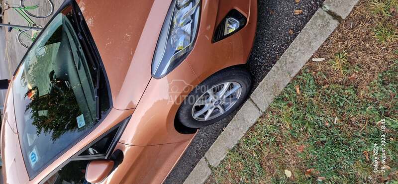 desno orginalno krilo za Ford Fiesta