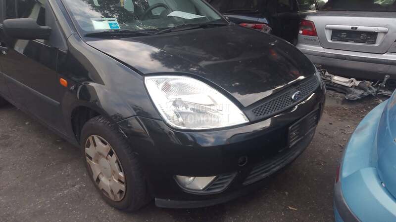 Ford Fiesta 1.4 2004. god. -  kompletan auto u delovima