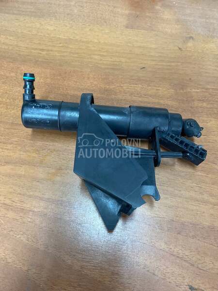 Leva prskalica fara za Volkswagen Polo