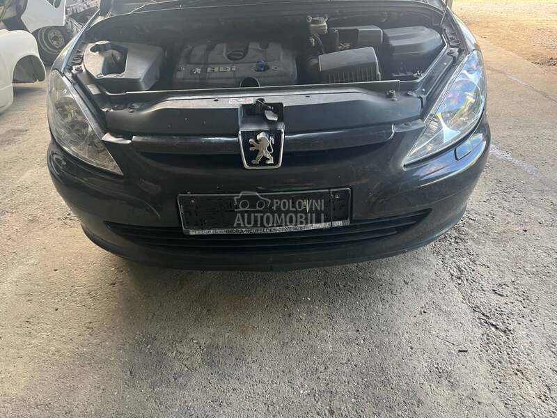 prednji branik za Peugeot 307 od 2001. do 2008. god.