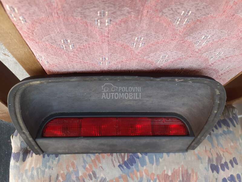 treće stop svetlo za Mitsubishi Carisma od 1996. do 2006. god.