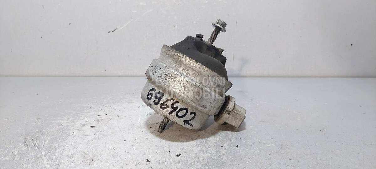 NOSAC MOTORA za Audi A4 - 8E0199379AB