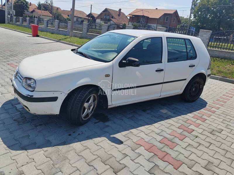 Volkswagen Golf 4 -  kompletan auto u delovima