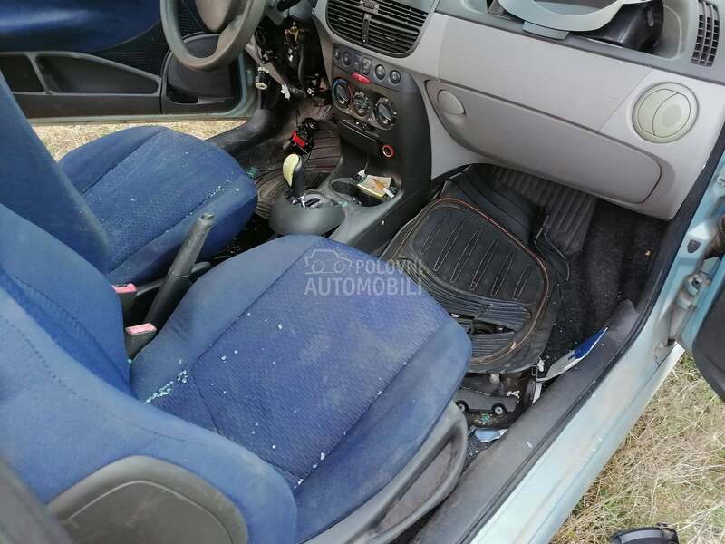 sediste za Fiat Punto od 2000. do 2003. god.