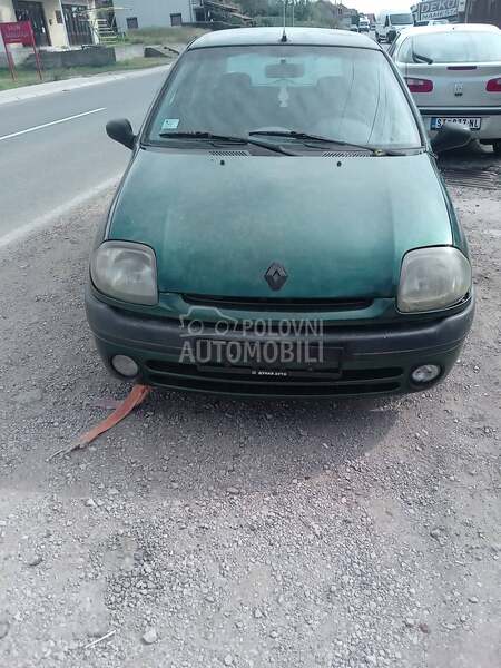 Renault Clio 2000. god. -  kompletan auto u delovima