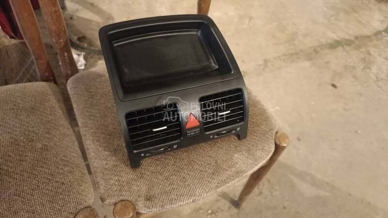 pregrada na tabli za Volkswagen Golf 5