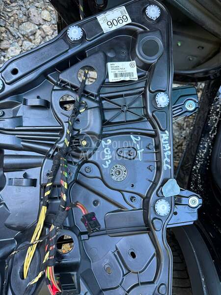 Podizaci stakala za Volkswagen Touareg od 2004. do 2015. god.