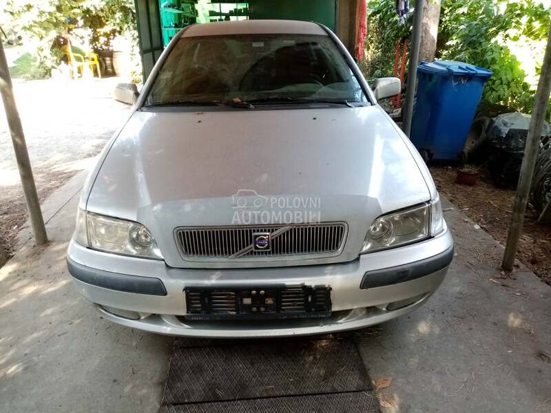 Delovi za Volvo V40 1.9dci 2001. god.