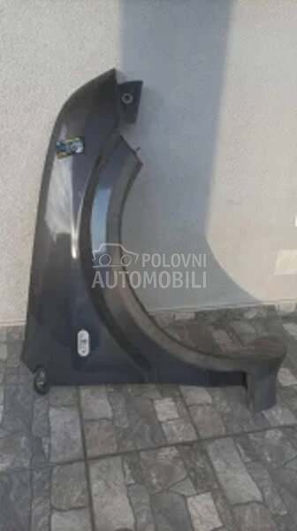 Desno krilo sa lajsnom za Ford Fusion od 2002. do 2010. god.