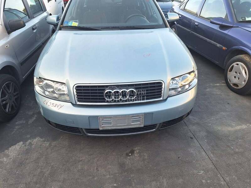 Audi A4 -  kompletan auto u delovima