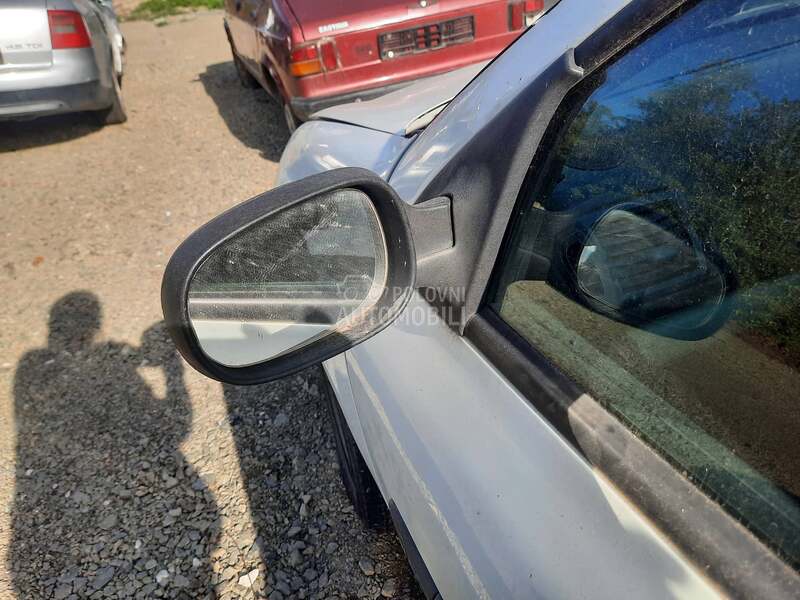 levi retrovizor za Renault Clio