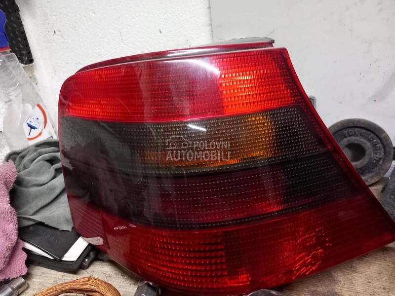 desno stop svetlo za Volkswagen Golf 4