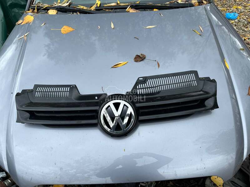 Maska prednja crna za Volkswagen Golf 5 od 2004. do 2008. god.