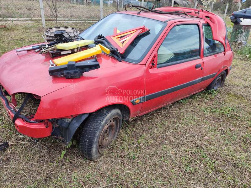 Ford Fiesta 1.8 TD 2001. god. -  kompletan auto u delovima