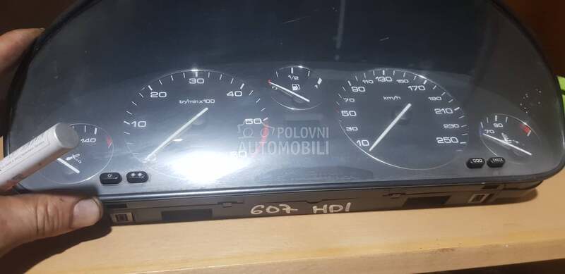 km sat za Peugeot 607 od 2001. do 2003. god.