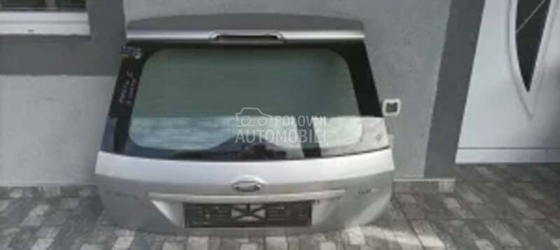 Gepek vrata u sivoj boji za Ford Fiesta od 2002. do 2008. god.