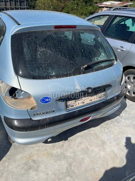 polica u gepeku za Peugeot 206 od 1998. do 2009. god.