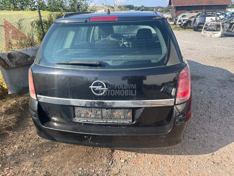 polica u gepeku za Opel Astra H od 2004. do 2009. god.