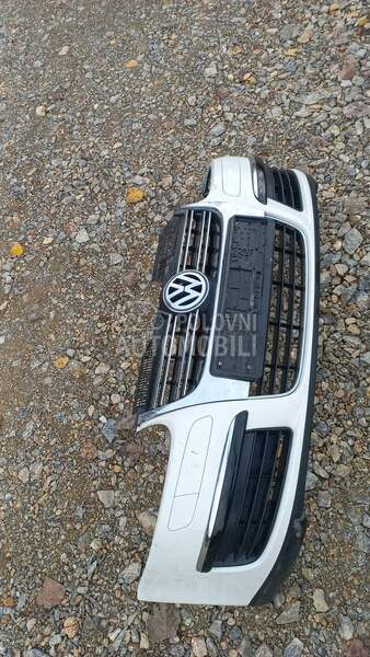 Branik sa maskom za Volkswagen Jetta, Golf 5 od 2004. do 2009. god.