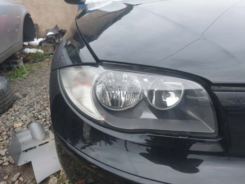 e87 e81 farovi levi desni za BMW 114, 116, 118 ... od 2007. do 2011. god.