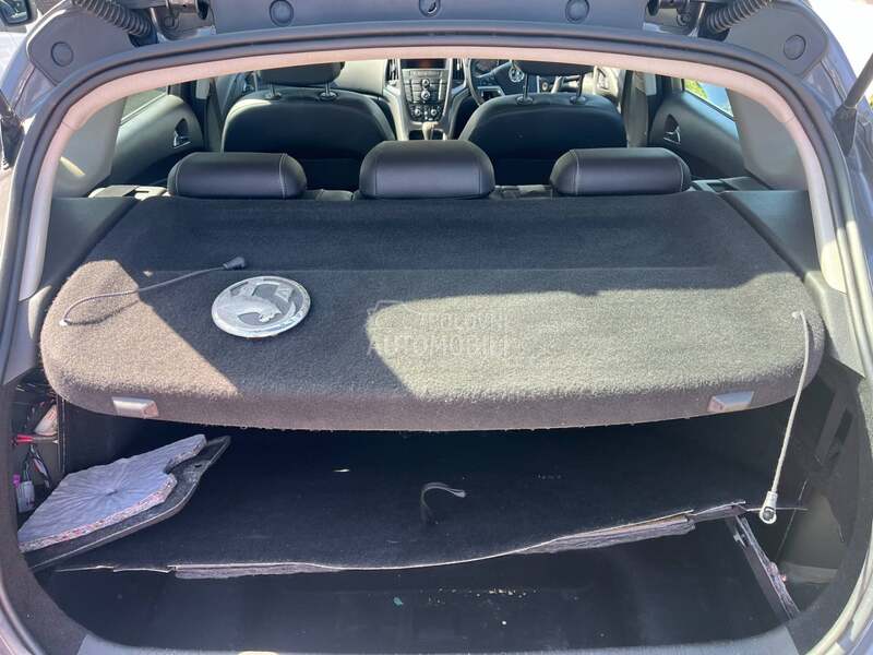 polica u gepeku za Opel Astra J od 2009. do 2015. god.