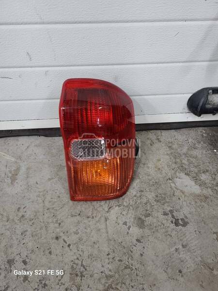 Desna lampa za Toyota RAV 4 od 2000. do 2005. god.