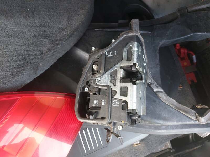 Zadnja unutrasnja brava e90e91 za BMW 315, 316, 318 ... od 2004. do 2012. god.