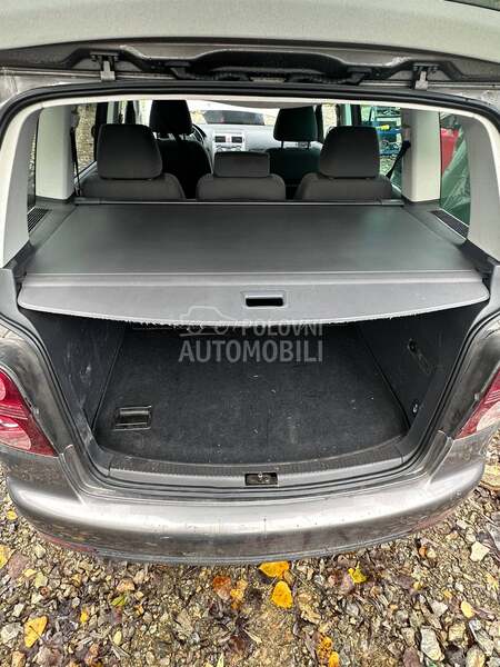 Polica gepeka za Volkswagen Touran od 2004. do 2009. god.
