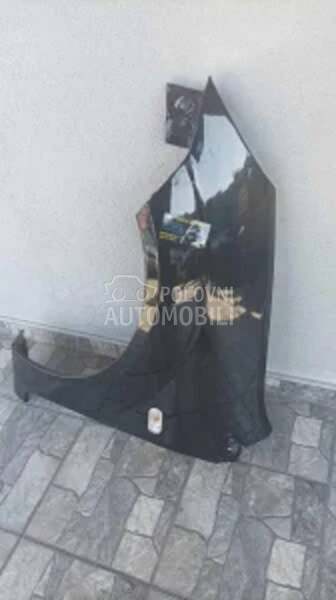 Levo krilo u crnoj boji za Ford Fiesta od 2002. do 2008. god.