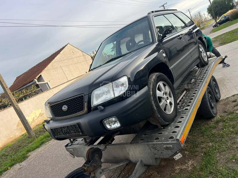 Subaru Forester 2001. god. -  kompletan auto u delovima