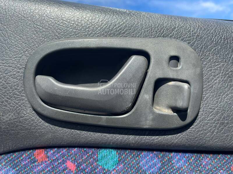 Unutrašnje Kvake za Suzuki Swift od 1992. do 2003. god.